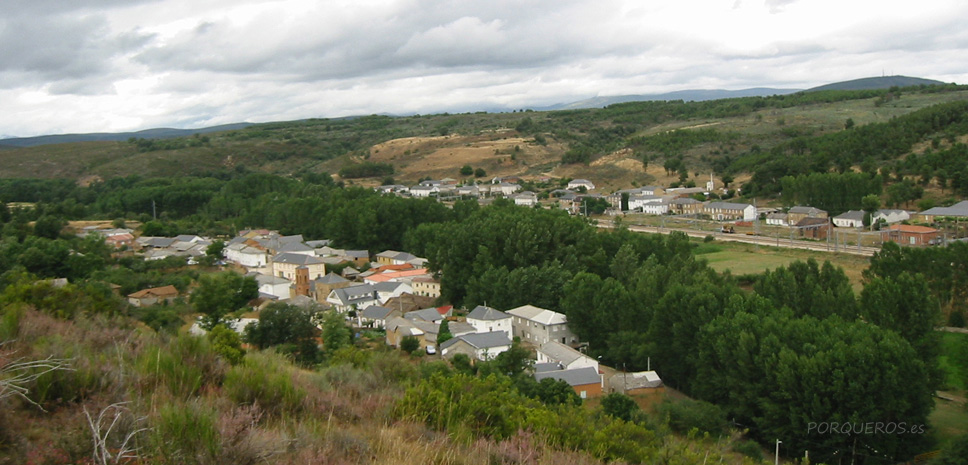 Porqueros Vistas desde la colina cercana a la entrada del Pueblo año 2004